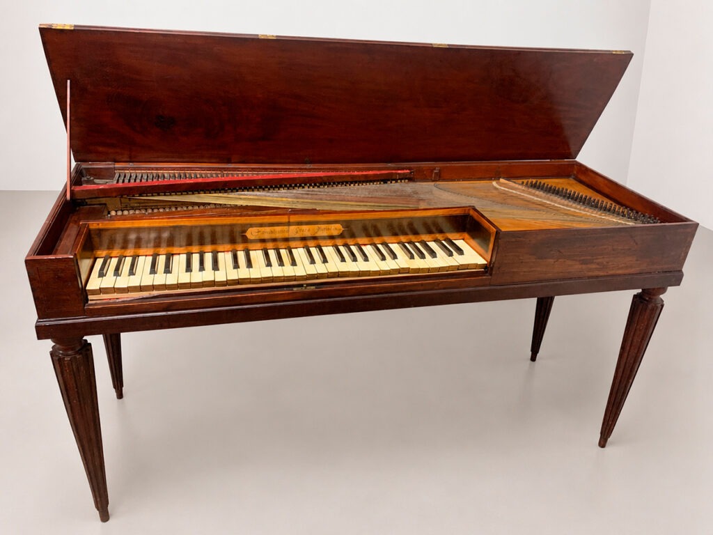 Piano forté carré